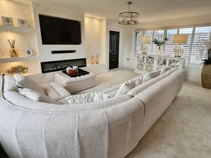 Lounge- click for photo gallery